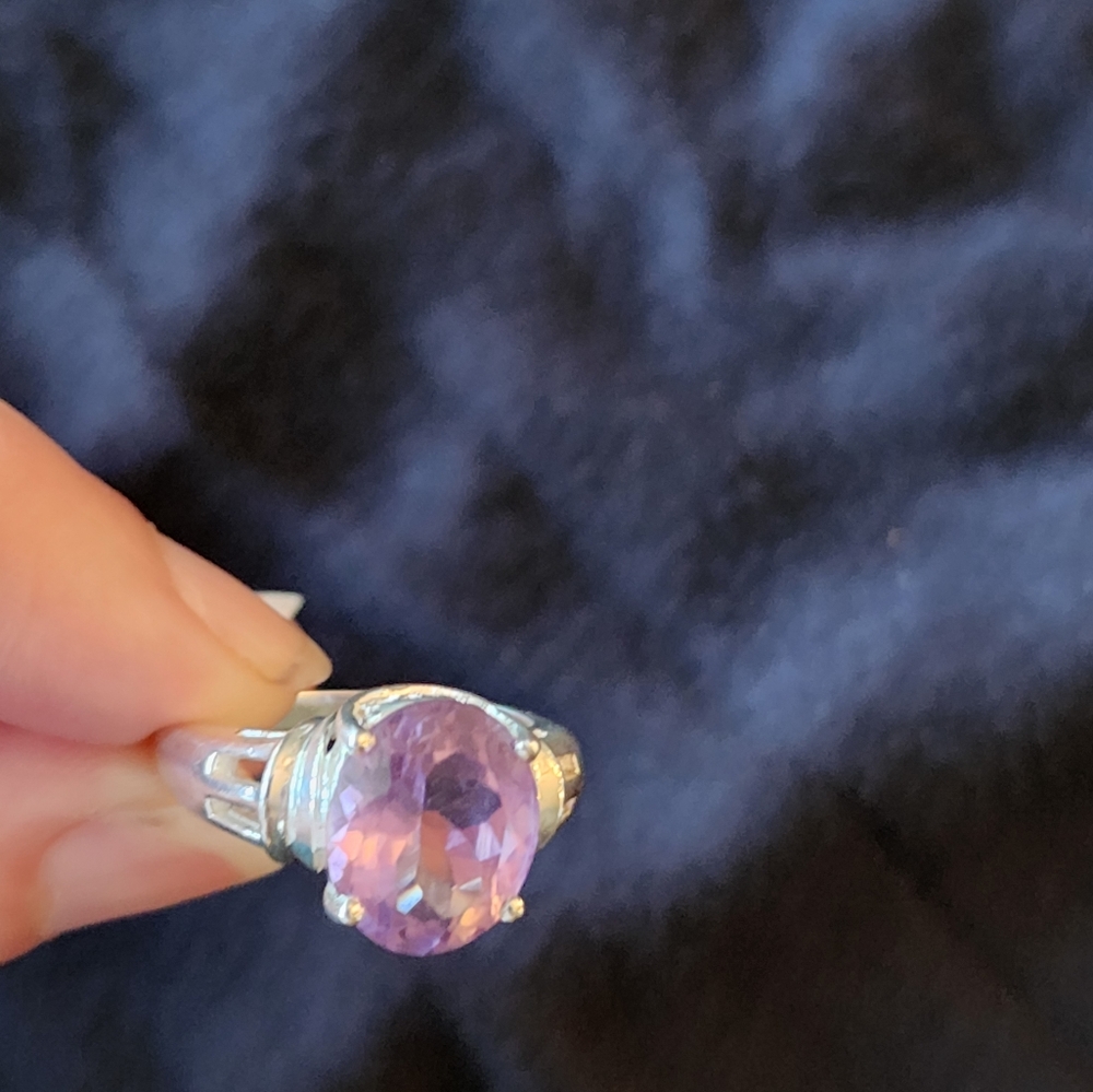 Beautiful Sterling Silver and Amethyst 💍 Ring